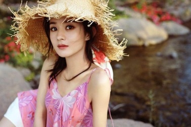 Đón lễ Thất tịch, Triệu Lệ Dĩnh lại khoe nhan sắc “gái một con”