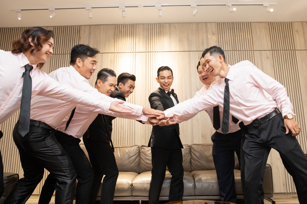 Khánh Thi bật khóc khi bà ngoại Phan Hiển tuyên bố xúc động trong lễ cưới - 7 Khánh Thi bật khóc khi bà ngoại Phan Hiển tuyên bố xúc động trong lễ cưới - 7