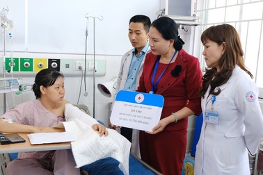 Cái Tết ấm áp của nữ điều dưỡng bị xe tải đè dập nát tay