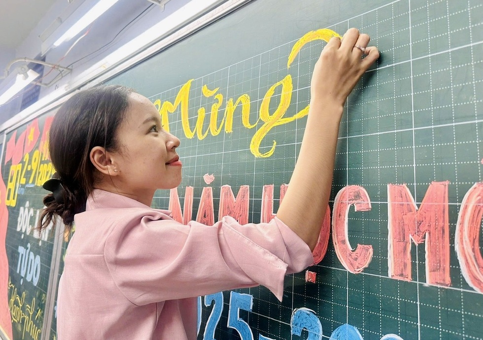 Đón lễ khai giảng chưa từng có trong lịch sử: “Con nhất quyết phải dự” - 2 Đón lễ khai giảng chưa từng có trong lịch sử: “Con nhất quyết phải dự” - 2