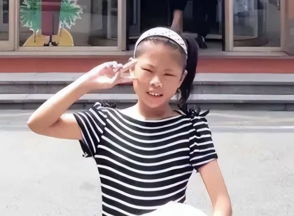 Nhan sắc khác lạ của hot girl Trung Quốc nghiện dao kéo từ năm 13 tuổi - 1