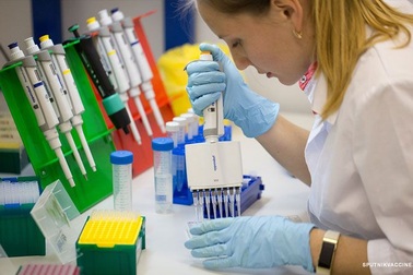 Những hoài nghi về vắc xin ngừa Covid-19 của Nga