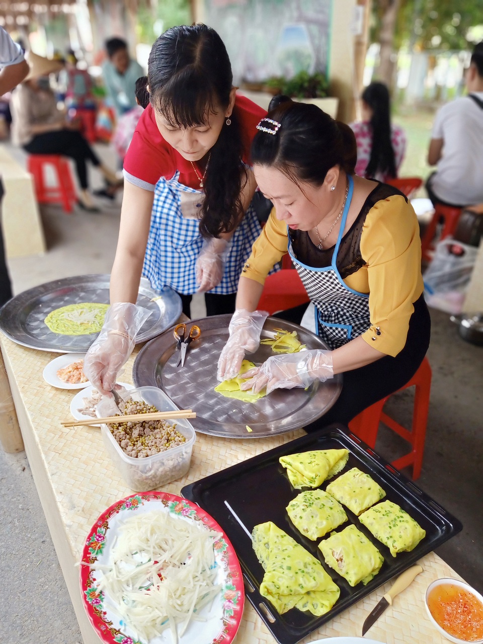 Sôi nổi làm bánh, nấu ăn nhân ngày Gia đình Việt Nam 28/6 - 3 Sôi nổi làm bánh, nấu ăn nhân ngày Gia đình Việt Nam 28/6 - 3