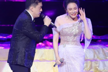 Hồ Quỳnh Hương biểu diễn trên sân khấu gây bất ngờ với khán giả Thủ đô