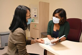 Singapore: Quan tâm hỗ trợ phụ nữ tuổi trung niên