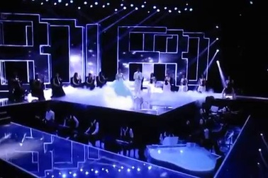 HLV Đàm Vĩnh Hưng và thí sinh Hellen Thủy mang đến một ca khúc đặc biệt.