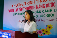 Thấu hiểu nỗi vất vả của cha mẹ, con gái gắng sức học giỏi