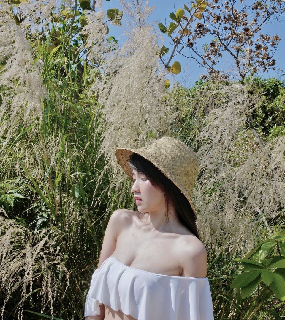 Nghỉ lễ, hot girl Reuters tung ảnh bikini nóng bỏng khiến fans xuýt xoa - 8 Nghỉ lễ, hot girl Reuters tung ảnh bikini nóng bỏng khiến fans xuýt xoa - 8