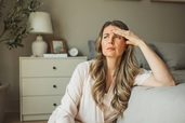 Vợ 50 tuổi vẫn trẻ trung, chồng bất ngờ đòi ngủ riêng giường vì một lý do