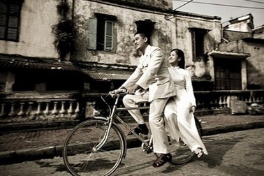 Ầm ĩ quanh bức ảnh được bịa thêm 40 năm tuổi