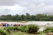 Tìm kiếm thanh niên đi câu cá bị lũ cuốn mất tích