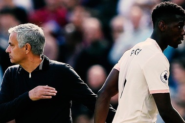 MU gây thất vọng cùng cực: Khi Mourinho chống lại thế giới...