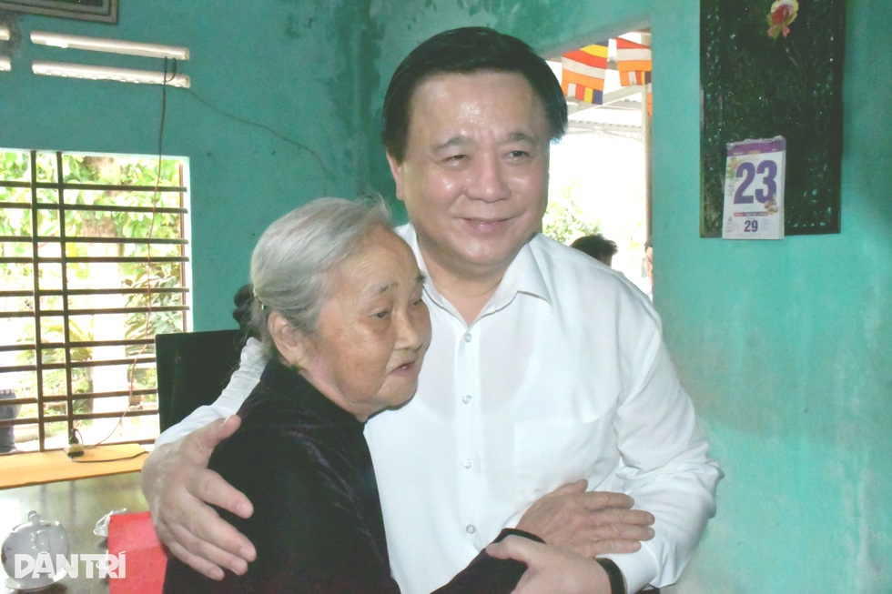 Ông Nguyễn Xuân Thắng tri ân người có công ở Quảng Ngãi - 4 Ông Nguyễn Xuân Thắng tri ân người có công ở Quảng Ngãi - 4