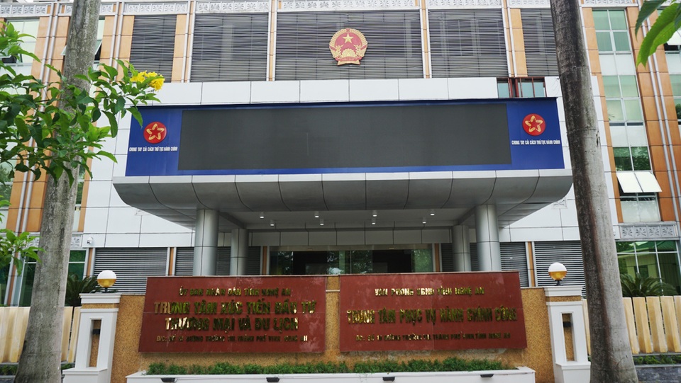 Nghệ An “gom” 14 sở, ngành vào Trung tâm hành chính công - 1 Nghệ An “gom” 14 sở, ngành vào Trung tâm hành chính công - 1