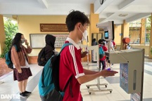 TPHCM: F0, F1 "nổ" trong trường học, tái lập lưới chặn dịch