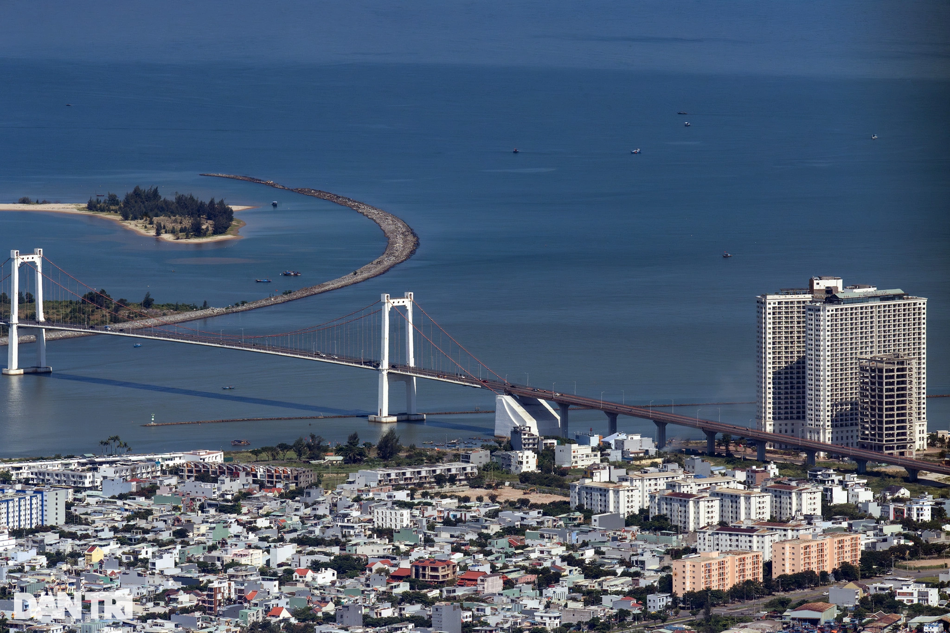 Bay trực thăng ra biển Đông 16km ngắm toàn cảnh TP Đà Nẵng - 14 Bay trực thăng ra biển Đông 16km ngắm toàn cảnh TP Đà Nẵng - 14