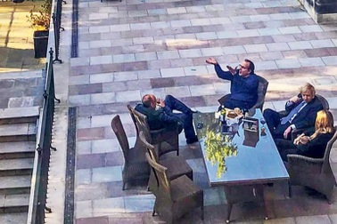 Thủ tướng Anh xin lỗi vì tổ chức tiệc giữa phong tỏa