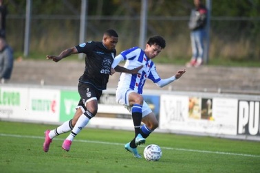 Không thi đấu trước AZ Alkmar, Văn Hậu chuẩn bị ra sân cùng đội trẻ Heerenveen?