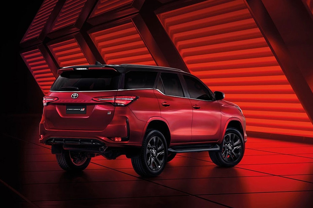 Toyota Fortuner 2023 ra mắt tại Đông Nam Á, thêm trang bị và mạnh hơn - 6 Toyota Fortuner 2023 ra mắt tại Đông Nam Á, thêm trang bị và mạnh hơn - 6