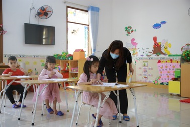 Cả trường chỉ có 16 học sinh đến lớp