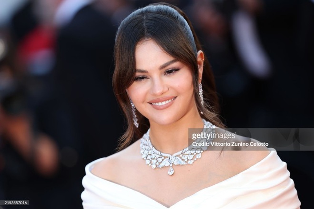 Selena Gomez thanh lịch, Eva Longoria xứng danh nữ hoàng thảm đỏ - 2 Selena Gomez thanh lịch, Eva Longoria xứng danh nữ hoàng thảm đỏ - 2