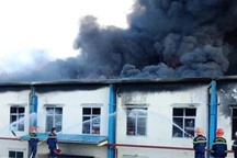 Cháy lớn tại công ty sản xuất vali trong Khu công nghiệp Hòa Xá