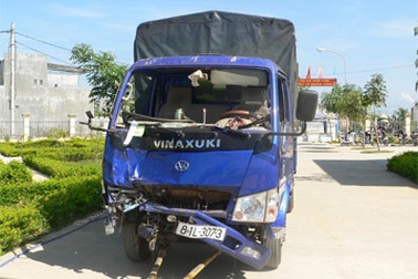 Ô tô đâm xe máy, 3 người thiệt mạng