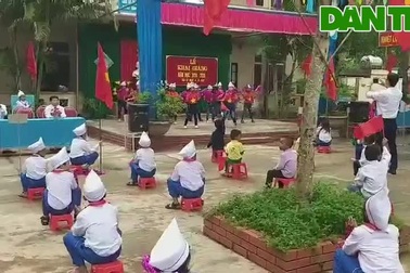 Khai giảng ở Trường Tiểu học xã biên giới Bắc Lý