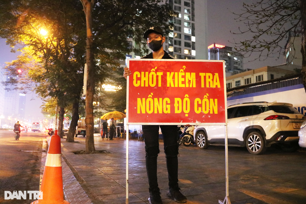 Kiểm tra gần 600 ô tô, xe máy, cảnh sát 141 chỉ tóm được một ma men - 1 Kiểm tra gần 600 ô tô, xe máy, cảnh sát 141 chỉ tóm được một ma men - 1