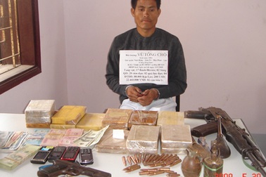 Đấu súng trên đỉnh Pùng Ngua