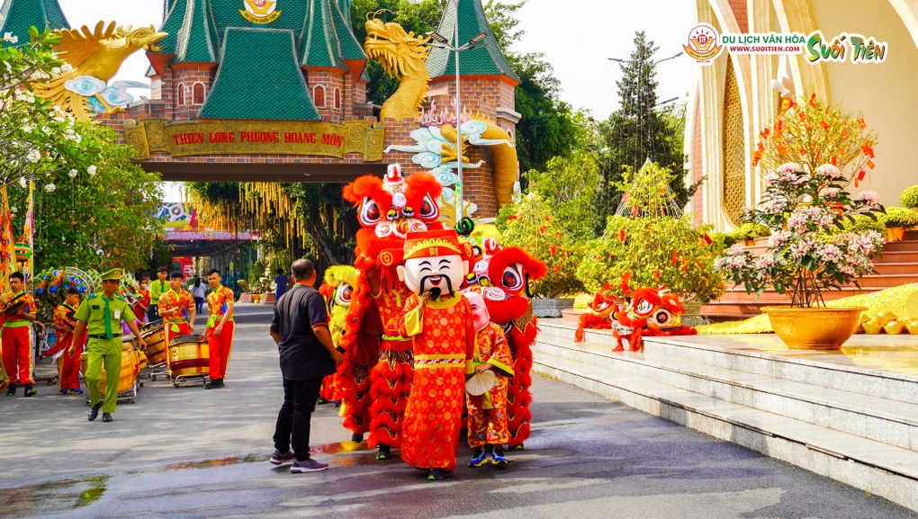 Đến Suối Tiên tham gia lễ hội mùa xuân 2024 - 3 Đến Suối Tiên tham gia lễ hội mùa xuân 2024 - 3