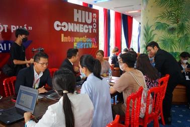 Ngày hội HIU Connect - "Hướng dẫn đăng ký nguyện vọng thông minh"