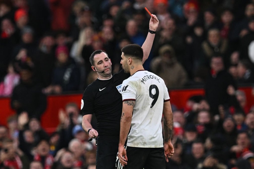 Nhận liền 3 thẻ đỏ, một quả phạt đền, Fulham thua ngược Man Utd - 3 Nhận liền 3 thẻ đỏ, một quả phạt đền, Fulham thua ngược Man Utd - 3