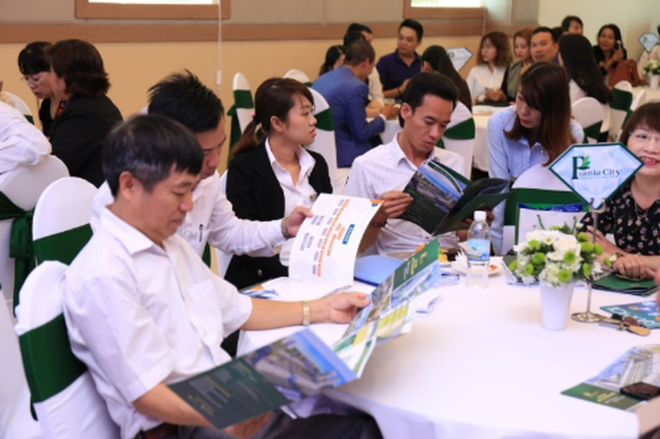 Hàng loạt doanh nghiệp bất động sản điêu đứng vì trắng doanh thu - 1 Hàng loạt doanh nghiệp bất động sản điêu đứng vì trắng doanh thu - 1