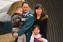 Người thân phi công hy sinh: "Lần này tôi gọi anh ấy không nghe máy nữa!"