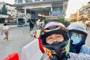 Vợ chồng Việt chi 130 triệu đồng, mang xe máy sang Thái Lan phượt một tháng