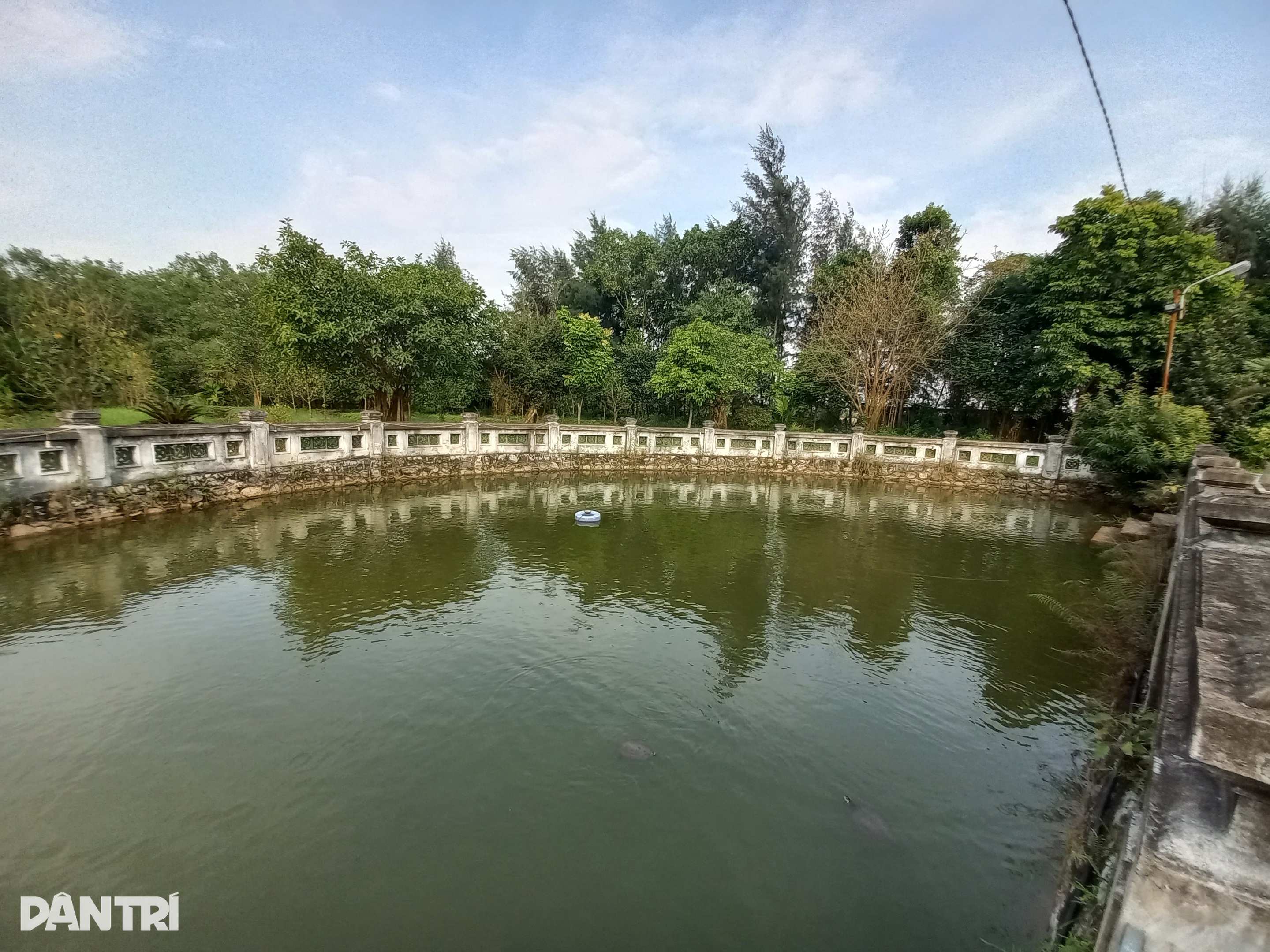 Bí ẩn ngôi mộ đá trong hậu cung đền thờ vị tướng đánh cướp biển - 9 Bí ẩn ngôi mộ đá trong hậu cung đền thờ vị tướng đánh cướp biển - 9