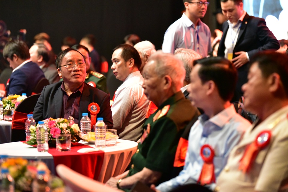 Thần đồng thơ tiết lộ về tập thơ đầu tay gửi Bác Hồ - 1 Thần đồng thơ tiết lộ về tập thơ đầu tay gửi Bác Hồ - 1