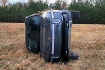 Chủ xe bán tải điện Rivian R1T hoảng hồn vì phương tiện quá dễ bị lật