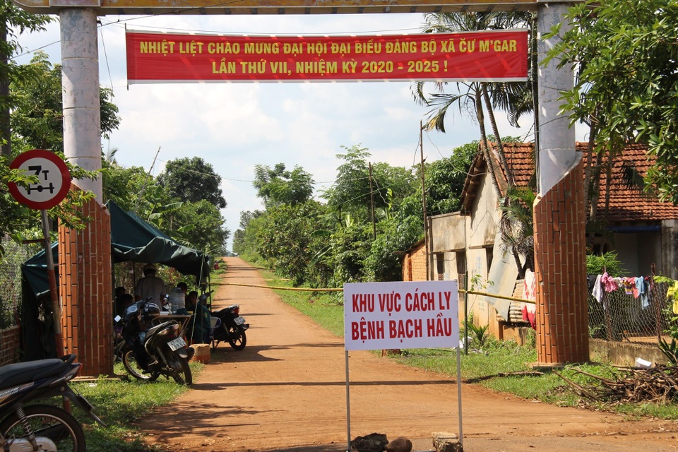 Đắk Lắk: Thêm 7 ca nhiễm bạch hầu mới, cách ly hàng trăm hộ dân - 1 Đắk Lắk: Thêm 7 ca nhiễm bạch hầu mới, cách ly hàng trăm hộ dân - 1