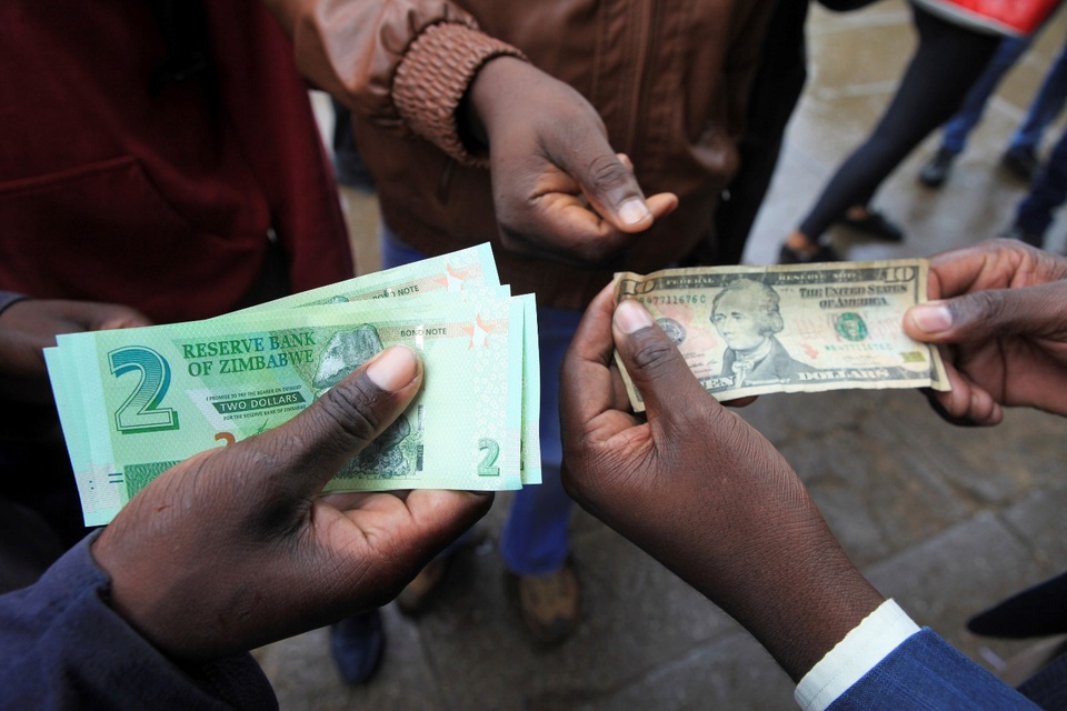 Nội tệ lao dốc, Zimbabwe đóng cửa sàn chứng khoán - 1 Nội tệ lao dốc, Zimbabwe đóng cửa sàn chứng khoán - 1