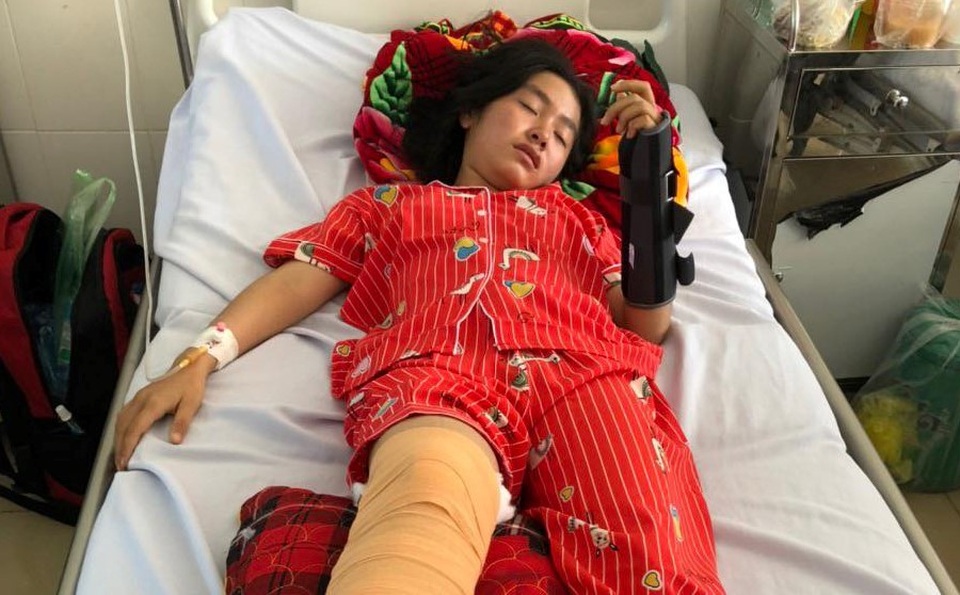 Truy tìm chiếc xe ô tô tông vào 2 học sinh rồi bỏ chạy - 1 Truy tìm chiếc xe ô tô tông vào 2 học sinh rồi bỏ chạy - 1