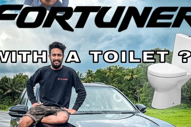 Dân chơi Ấn Độ chế nhà vệ sinh trên Toyota Fortuner 2021