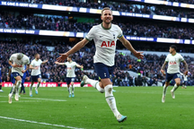 Đánh bại Chelsea, Tottenham áp sát Man Utd