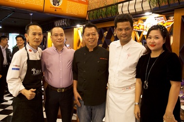 Sự hội ngộ bất ngờ của 3 Bếp trưởng danh tiếng tại Nhà hàng MasterChef 123 Mai Hắc Đế