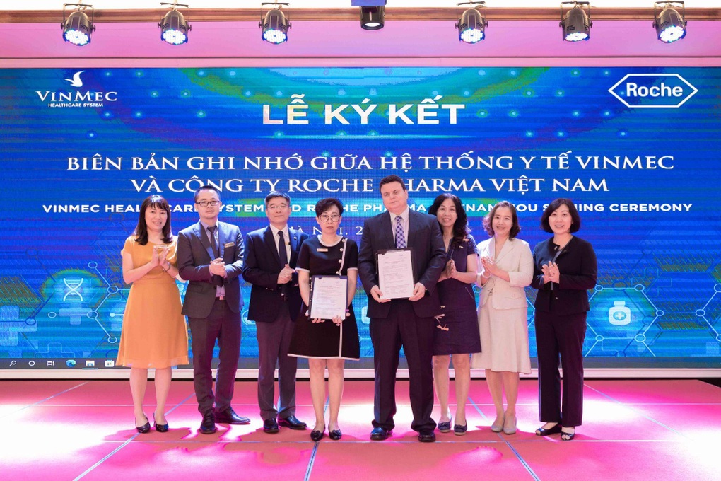 Vinmec hợp tác với Roche Pharma Việt Nam trong nghiên cứu và điều trị ung thư - 4 Vinmec hợp tác với Roche Pharma Việt Nam trong nghiên cứu và điều trị ung thư - 4