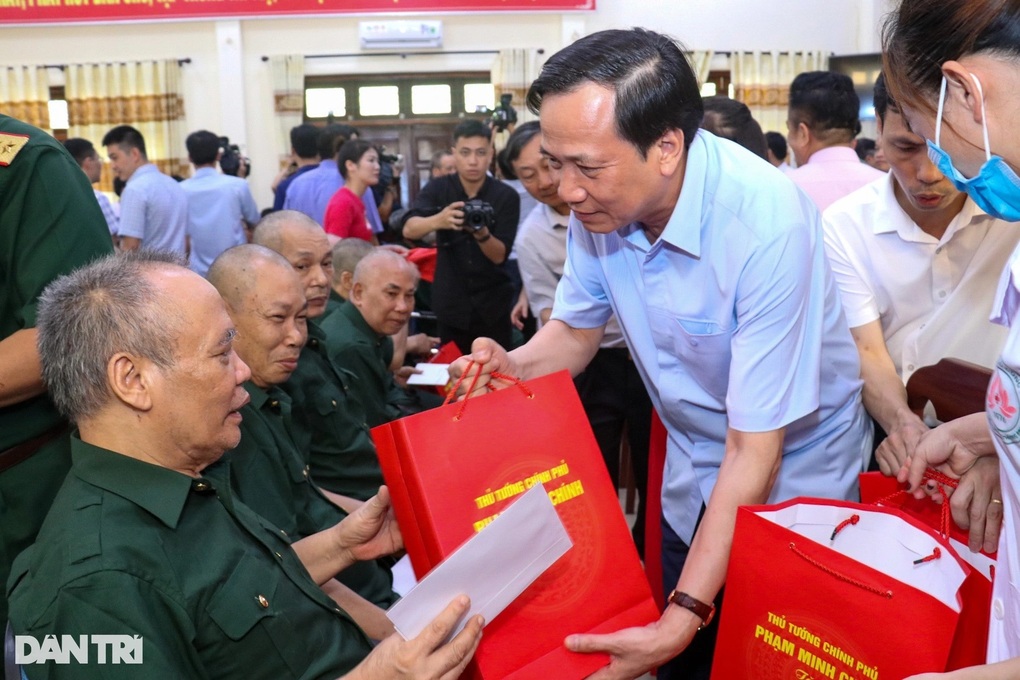 Giải quyết hồ sơ tồn đọng về người có công luôn là việc ưu tiên - 2 Giải quyết hồ sơ tồn đọng về người có công luôn là việc ưu tiên - 2