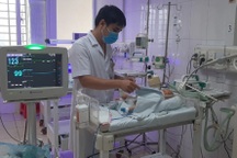 Cứu sống bé sơ sinh thủng tạng, ổ bụng ngập phân