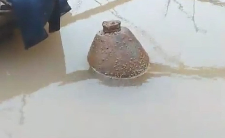 Phát hiện quả bom lớn khi thi công mố cầu - 2