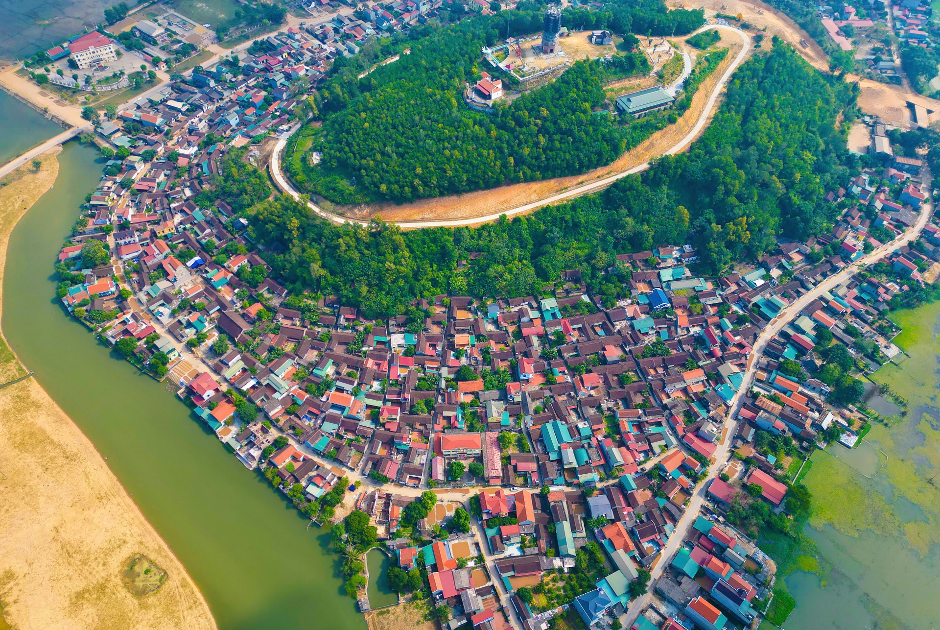 Ngôi làng đặc biệt ở Thanh Hóa, nơi phát hiện cụm mộ cổ 3 người chôn chung - 1